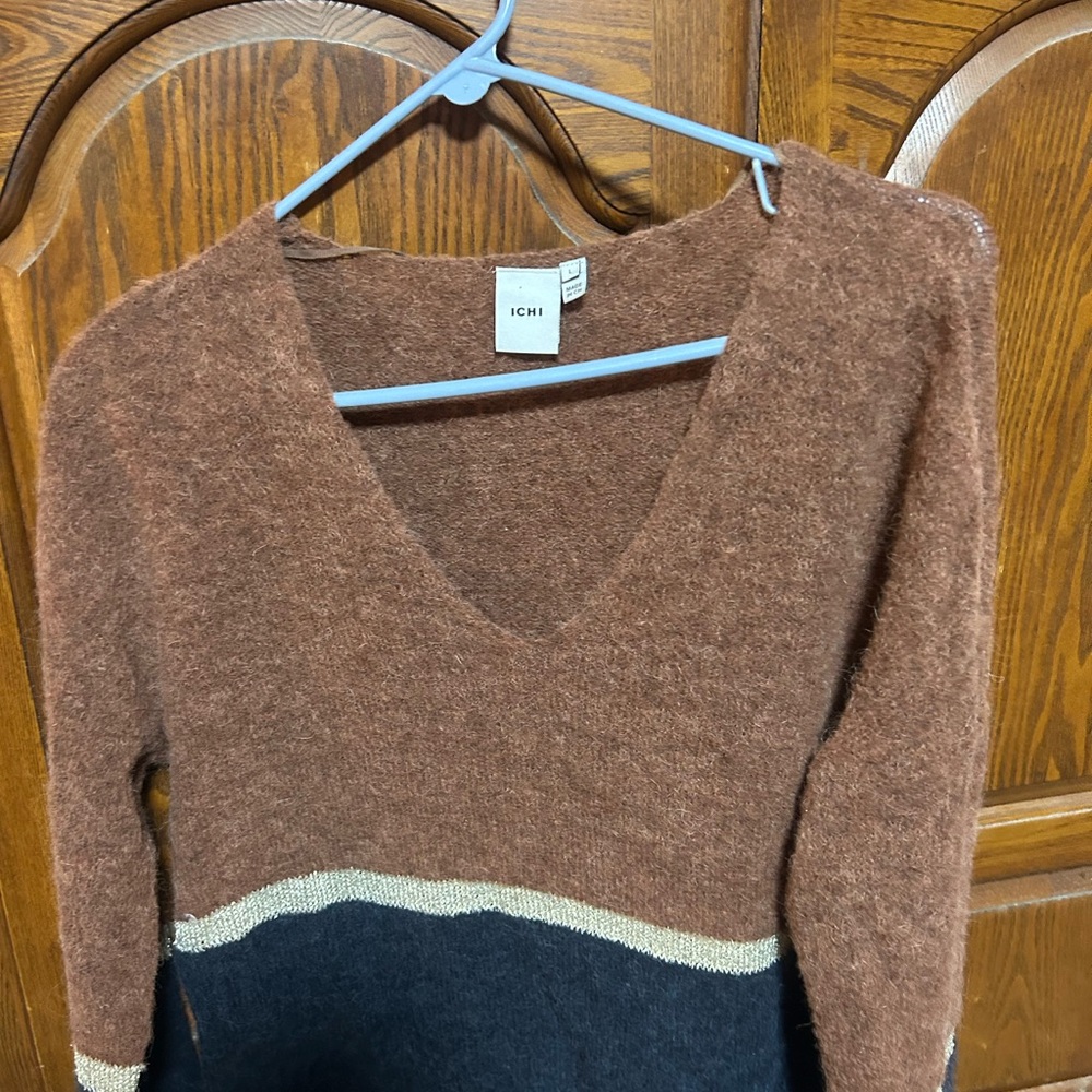 ICON V-Neck Sweater in Brown and Black